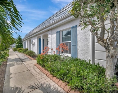 9819 Hernando Court - Photo Thumbnail 3