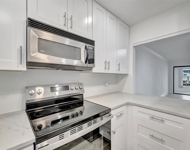 9819 Hernando Court - Photo Thumbnail 10