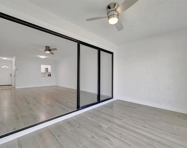 9819 Hernando Court - Photo Thumbnail 22