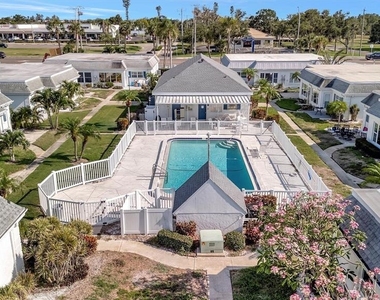 9819 Hernando Court - Photo Thumbnail 40