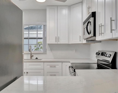 9819 Hernando Court - Photo Thumbnail 14