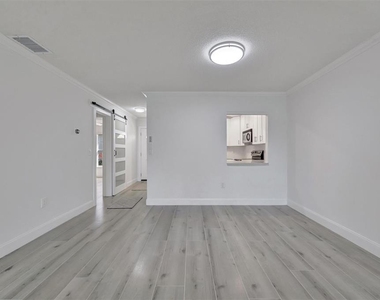 9819 Hernando Court - Photo Thumbnail 13
