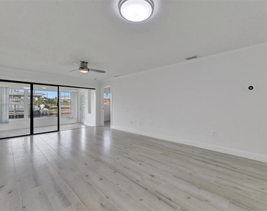 9819 Hernando Court - Photo Thumbnail 15