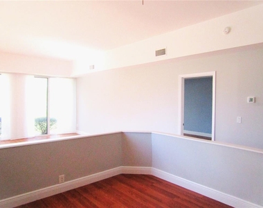 2405 Crispin Court - Photo Thumbnail 2