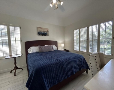 3705 54th Drive W - Photo Thumbnail 8