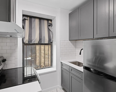 428 East 116th Street - Photo Thumbnail 3