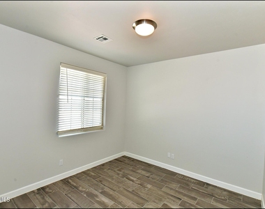 13146 Cleethorpes Street - Photo Thumbnail 32
