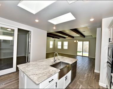 13146 Cleethorpes Street - Photo Thumbnail 10