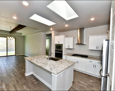 13146 Cleethorpes Street - Photo Thumbnail 7