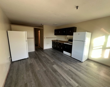1660 Main Street - Photo Thumbnail 18