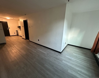 1660 Main Street - Photo Thumbnail 7