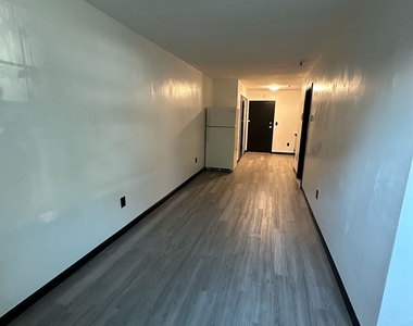 1660 Main Street - Photo Thumbnail 6