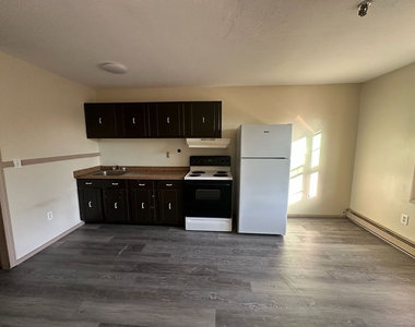 1660 Main Street - Photo Thumbnail 19