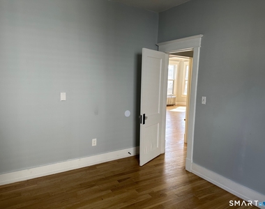 18 Taylor Street - Photo Thumbnail 15