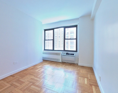 4th Avenue - Photo Thumbnail 3