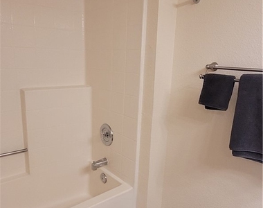 260 E Flamingo Road - Photo Thumbnail 20
