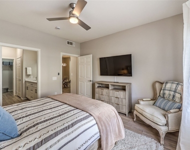 855 N Stephanie Street - Photo Thumbnail 13