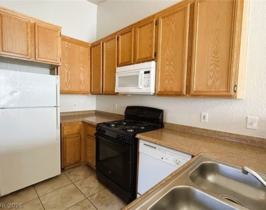 4730 E Craig Road - Photo Thumbnail 3