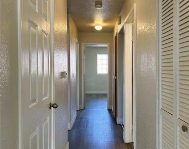 4730 E Craig Road - Photo Thumbnail 18