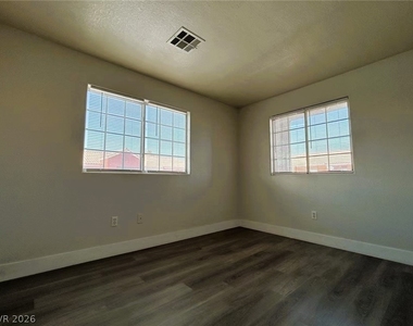 4730 E Craig Road - Photo Thumbnail 12