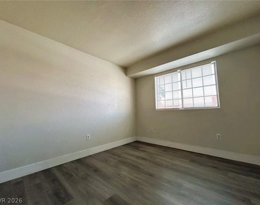 4730 E Craig Road - Photo Thumbnail 14