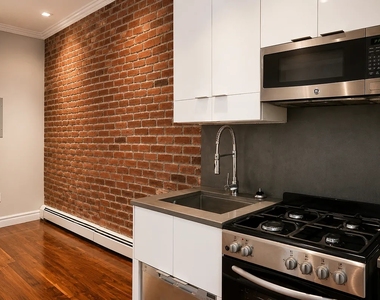 Stanton Street - Photo Thumbnail 2