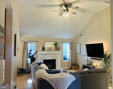 328 Vendella Circle - Photo Thumbnail 1