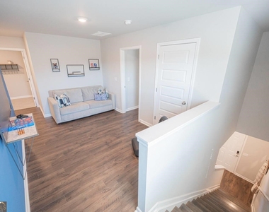 4901 Stonebrooke Drive - Photo Thumbnail 8