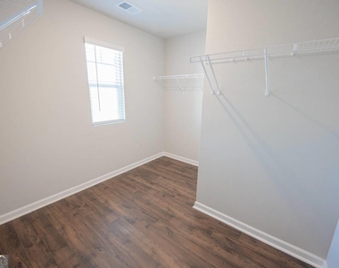 4901 Stonebrooke Drive - Photo Thumbnail 13