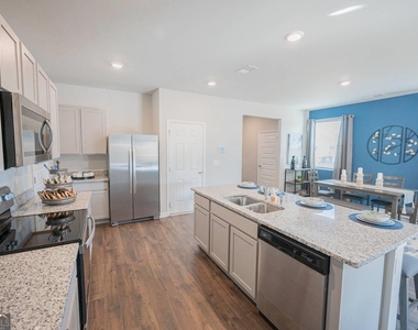 4901 Stonebrooke Drive - Photo Thumbnail 6