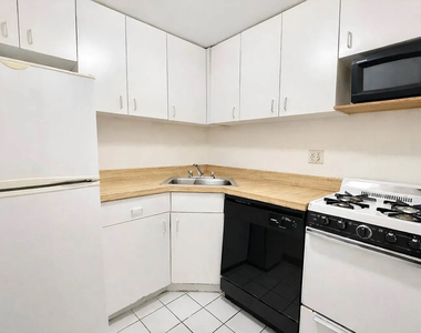 West 85th Street - Photo Thumbnail 4