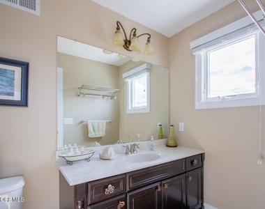 556 Pike Avenue - Photo Thumbnail 9