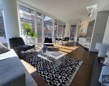 East 44th Street - Photo Thumbnail 2