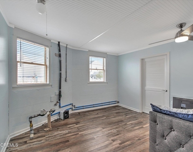 424 E Longport Avenue - Photo Thumbnail 35