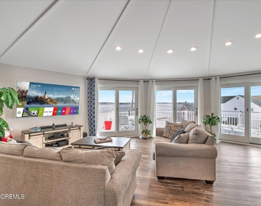 424 E Longport Avenue - Photo Thumbnail 5