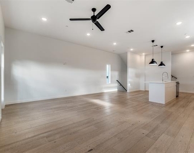 1505 N Garrett Avenue - Photo Thumbnail 3