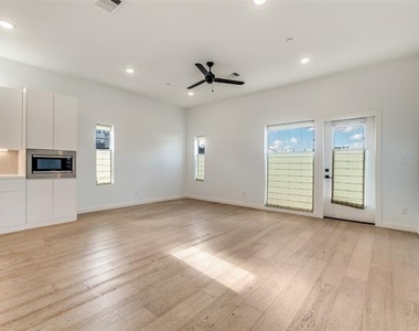1505 N Garrett Avenue - Photo Thumbnail 4