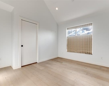 1505 N Garrett Avenue - Photo Thumbnail 8