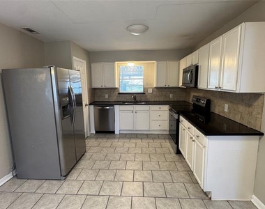 304 Burgett Street - Photo Thumbnail 7