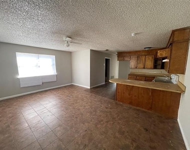105 Effie Lane - Photo Thumbnail 1