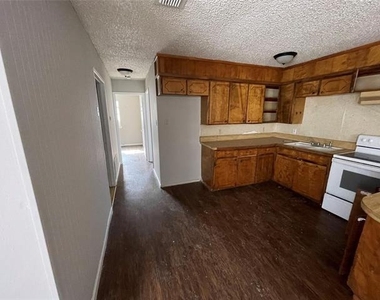 105 Effie Lane - Photo Thumbnail 3