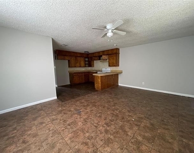 105 Effie Lane - Photo Thumbnail 2