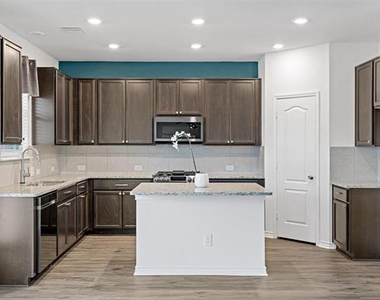 2632 Wesley Avenue - Photo Thumbnail 4
