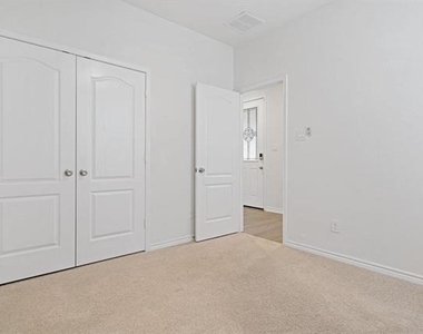 2632 Wesley Avenue - Photo Thumbnail 10