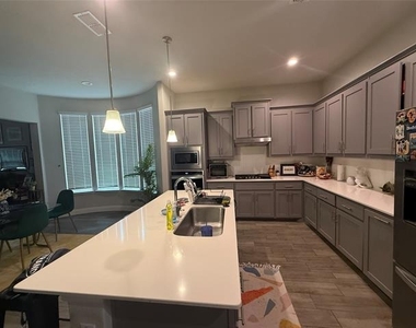 1121 Knightsbridge Road - Photo Thumbnail 3