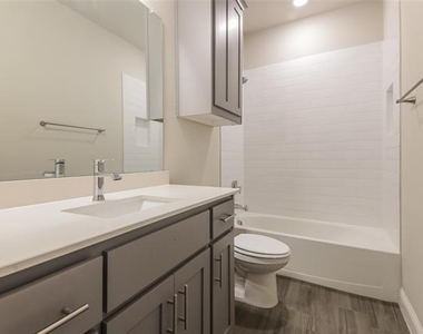1121 Knightsbridge Road - Photo Thumbnail 7