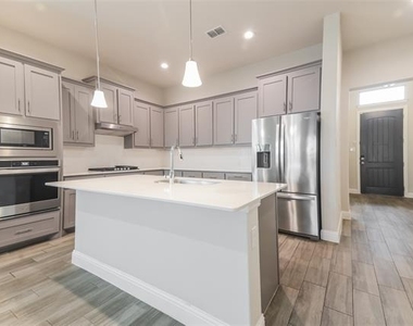 1121 Knightsbridge Road - Photo Thumbnail 14