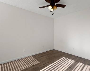 2301 Balsam Drive - Photo Thumbnail 9