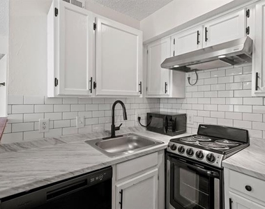 2301 Balsam Drive - Photo Thumbnail 14