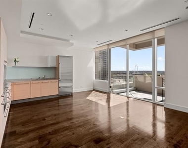 2408 Victory Park Lane - Photo Thumbnail 7